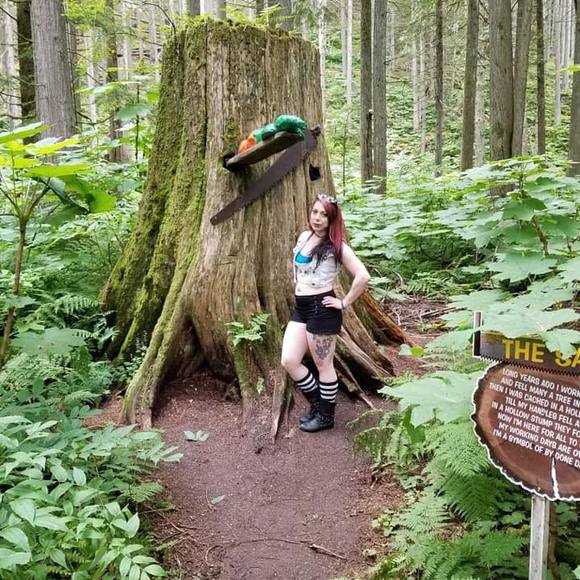 Meet your Posher, Liz - Picture 1 of 1